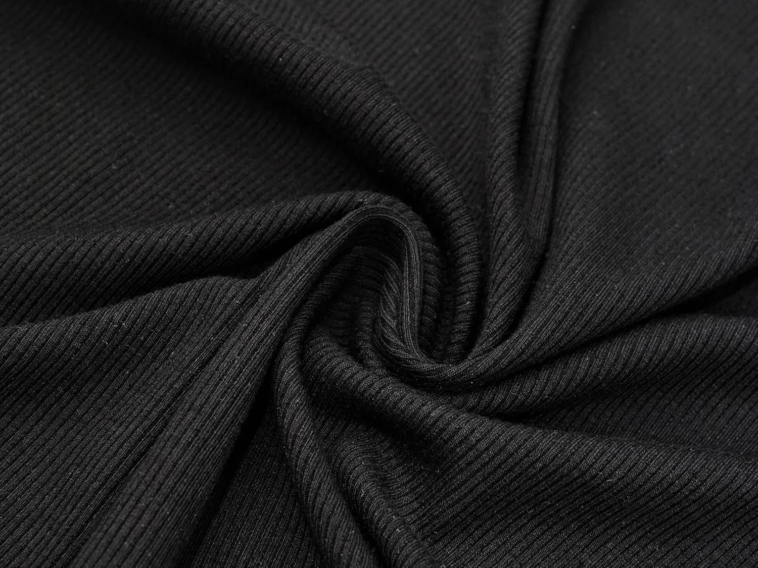 iGENJUN Womens Spaghetti Strap V-Neck Ribbed Tank Tops for Women 2025 Slim Fitted Soft Camisole Basic Layering Shirts